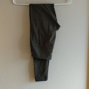 Lululemon green wunder unders size 4